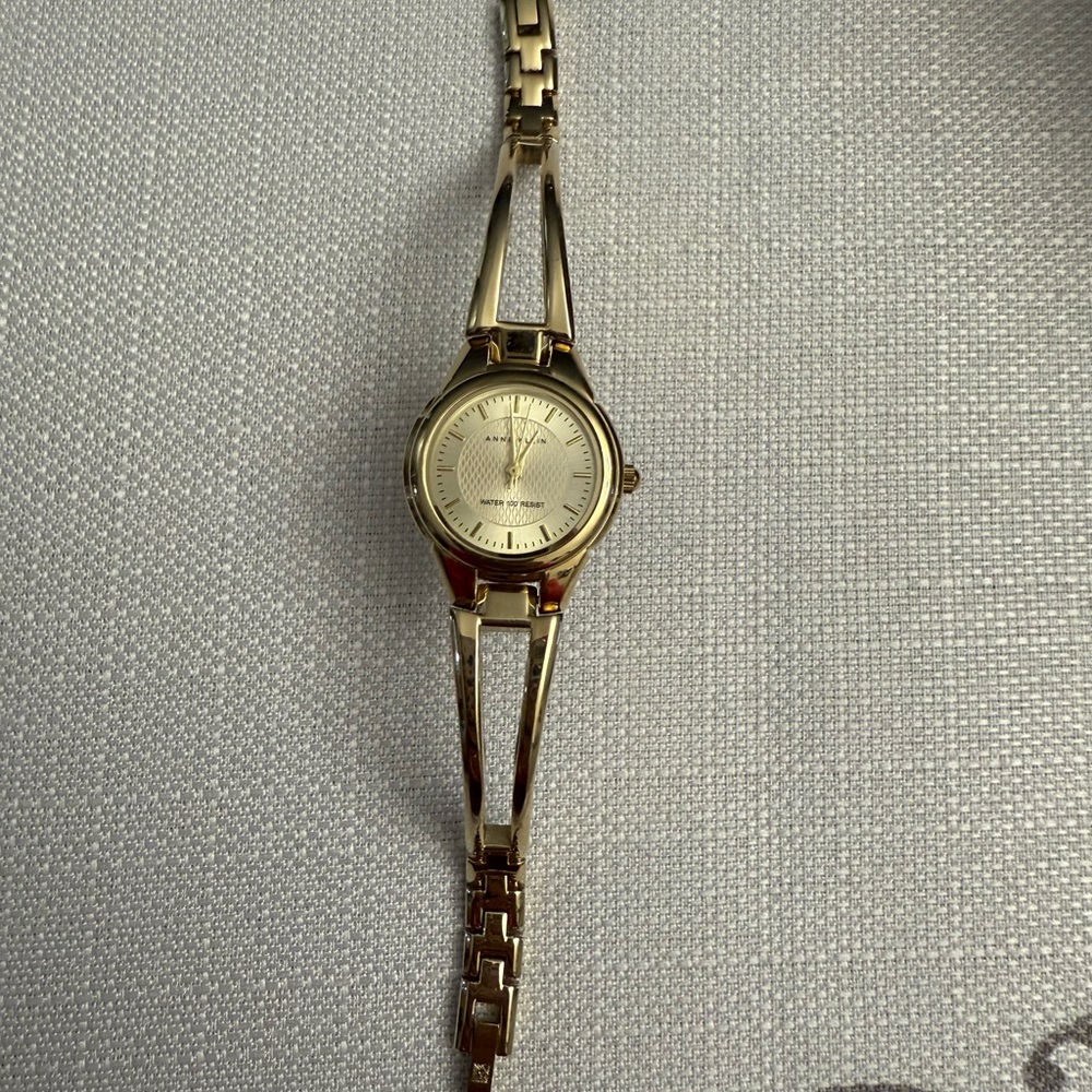 Elegant Gold Women's Watch